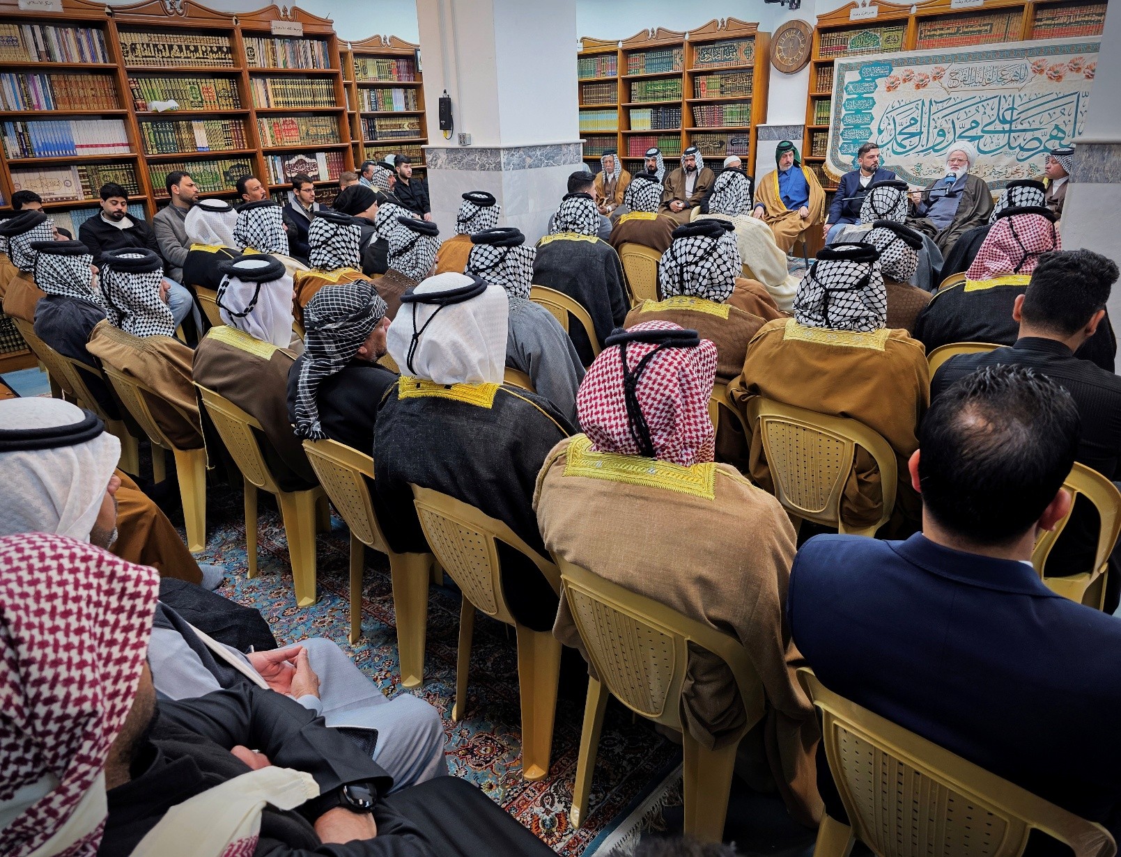 خلال استقباله لوفد من شيوخ والعشائر والوجهاء..  المرجع اليعقوبي: يشيد بالدور الإيجابي الذي يقدمه زعماء وشيوخ العشائر ويؤكد على ضرورة الوعي واليقظة للتحديات الراهنة