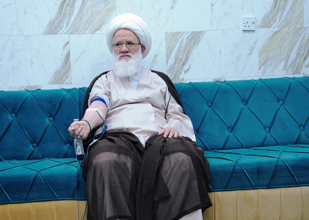في ذكرى انتصار الدم على السيف سماحة المرجع الديني الشيخ محمد اليعقوبي (دام ظله) يتبرع بالدم تذكيراً بالأهداف السامية والمبادئ العظيمة