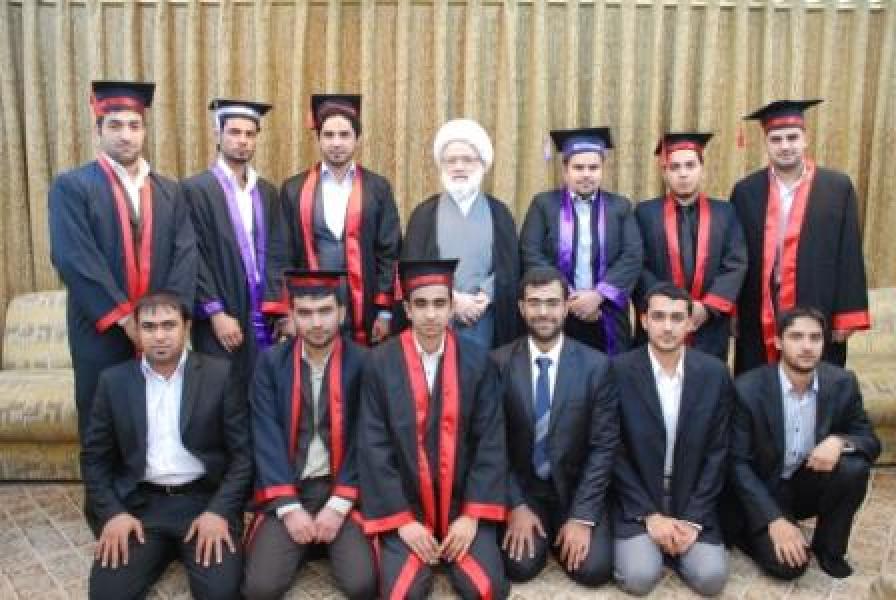 على الطلبة الجامعيين ان يركزوا جهودهم على طلب العلم ليخدموا به بلدهم وابناء بلدهم