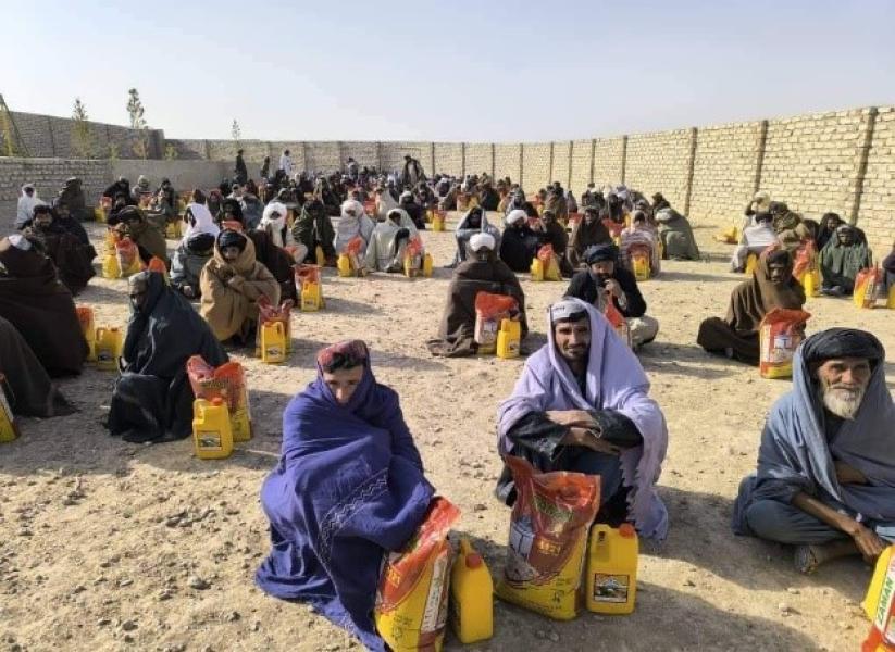 مساعدات انسانية : ممثلية سماحة المرجع اليعقوبي في أفغانستان توزع المساعدات الغذائية في ولاية هلمند