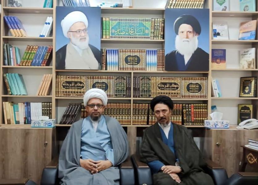 اية الله السيد موسى الصدر يزور مكتب سماحة المرجع اليعقوبي في مشهد المقدسة .