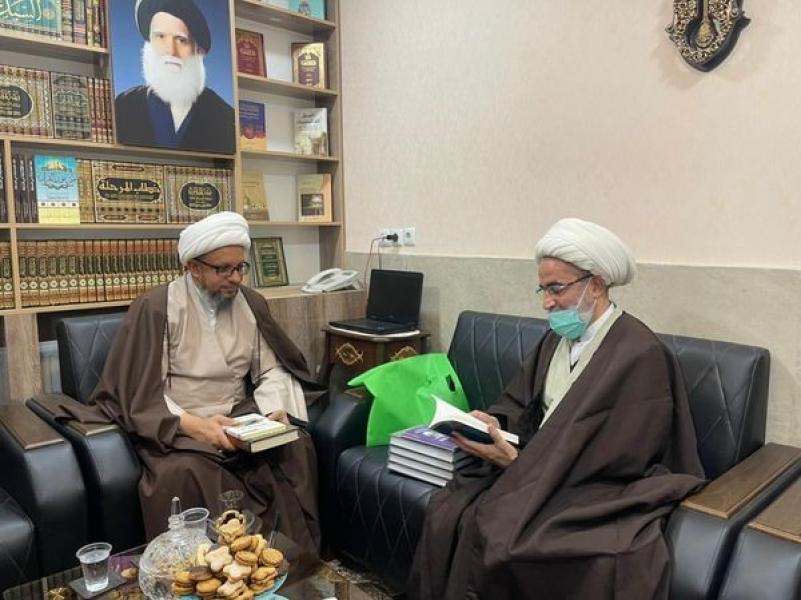 آية الله الشيخ الأسكندري يزور مكتب سماحة المرجع اليعقوبي في مشهد المقدسة