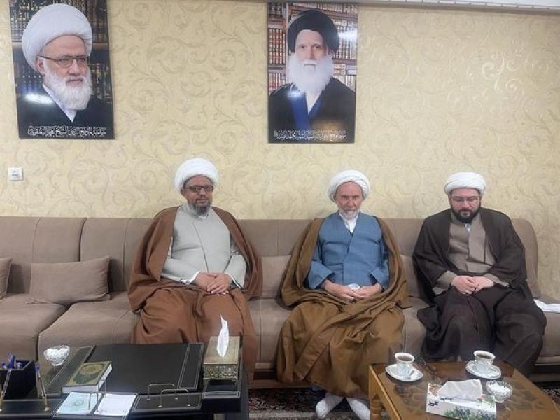 أستاذ البحث الخارج سماحة الشيخ البيرجندي يزور مكتب سماحة المرجع اليعقوبي في مشهد المقدسة