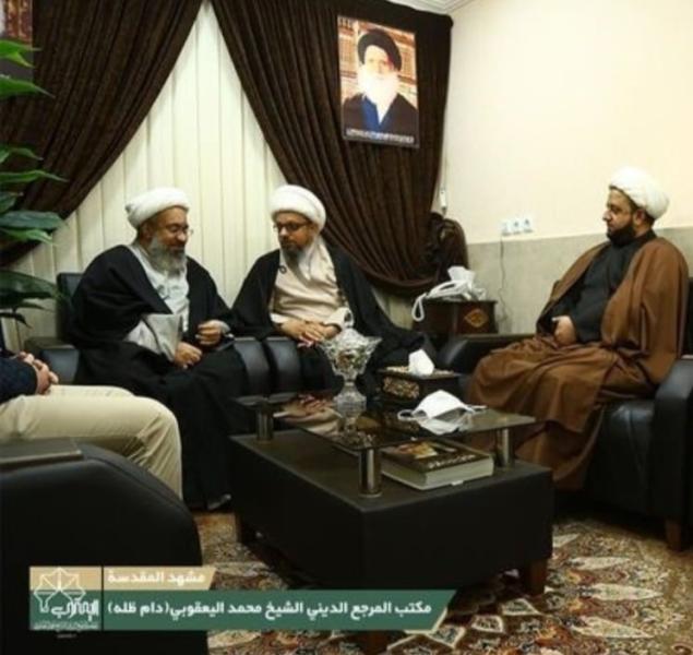 آية الله الشيخ حسين المعتوق يزور مكتب سماحة المرجع الديني الشيخ اليعقوبي في مشهد المقدسة .