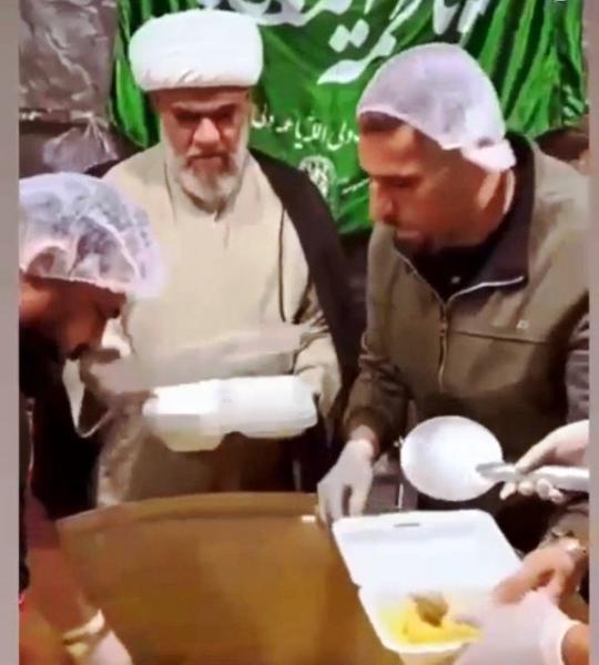 بالصور مشاركة ممثل المرجعية في قم في خدمة زوار السيدة فاطمة المعصومة مع المواكب الحسينية القادمة من العراق