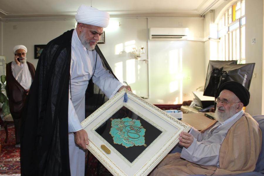 بالصور زيارة ممثل المرجعية المباركة في قم الى مدينة شيراز ولقاء ائمة الجمعة والحوزات العلمية